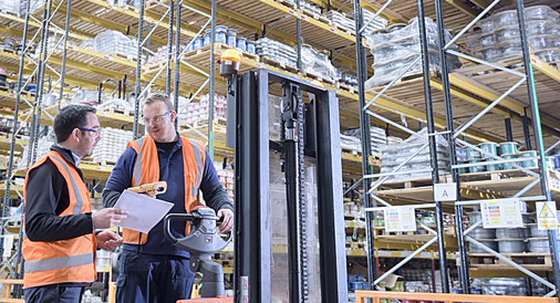 Two employees in a warehouse